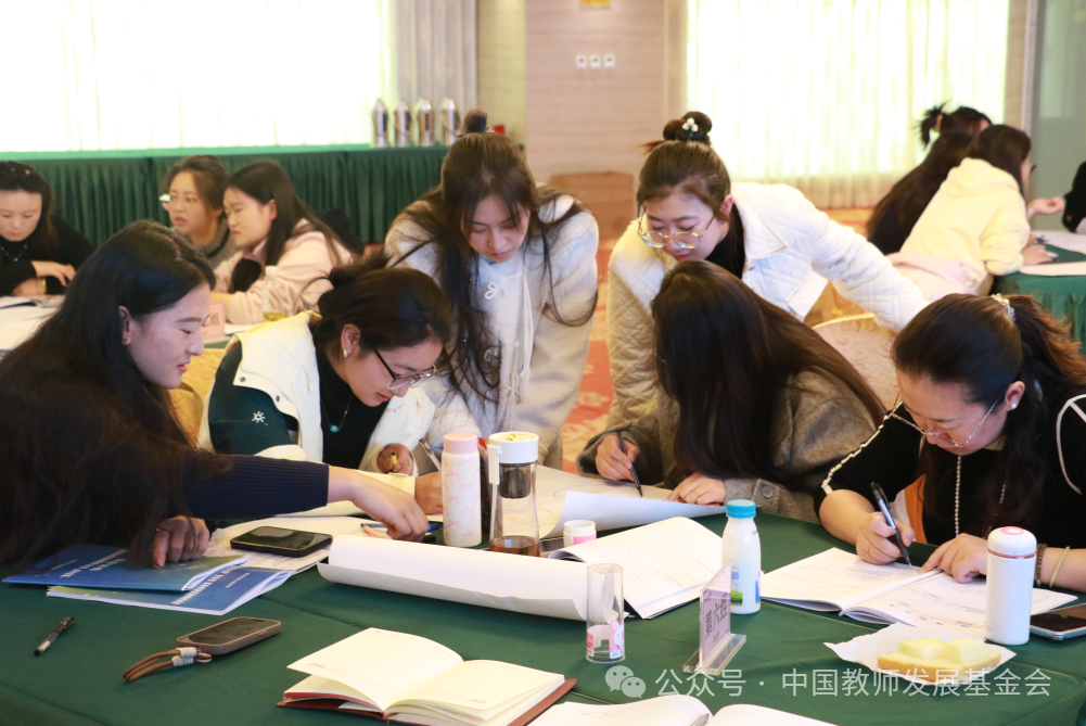2024年11月7日青海省“星星计划”孤独症教育教师培训班小组研讨.png 2024年11月7日青海省“星星计划”孤独症教育教师培训班小组研讨.png